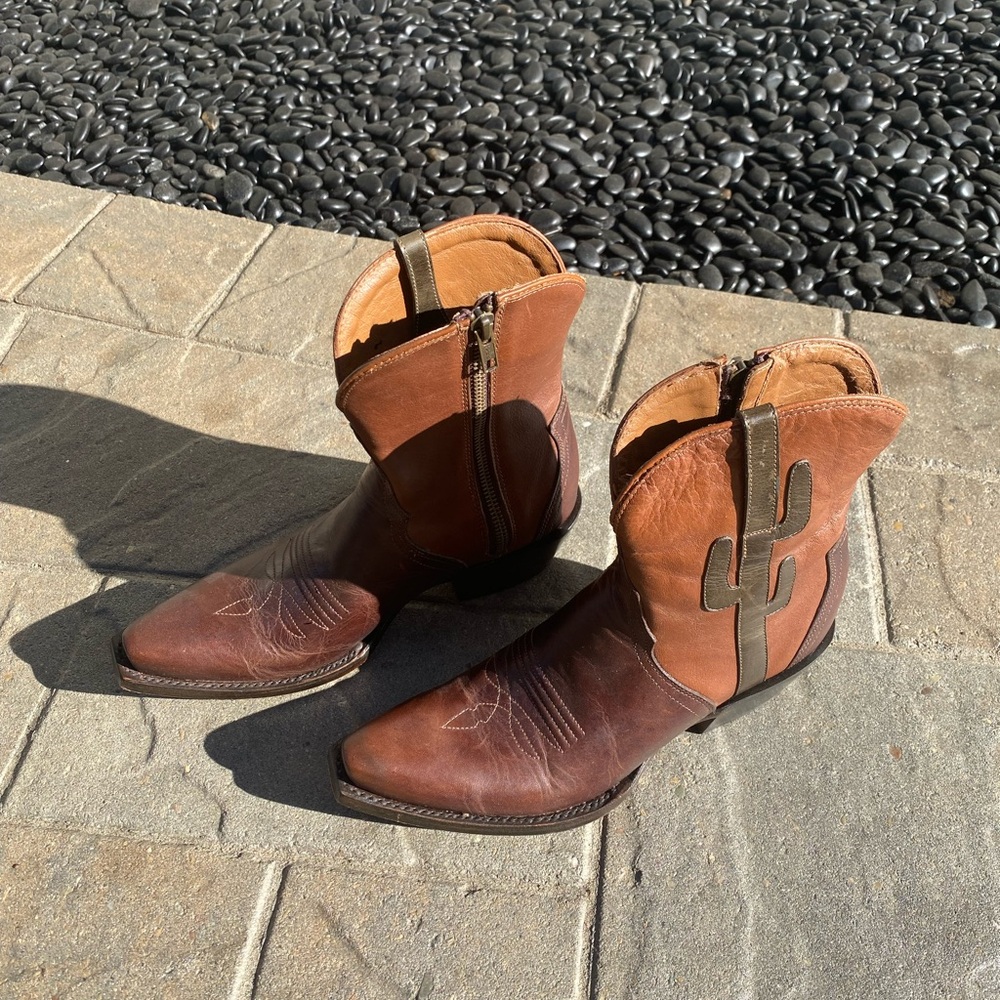 Women’s brown cactus western boots Lucchese